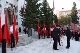 Karşıyaka Atatürk'ü saygıyla andı