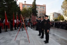 Karşıyaka Atatürk'ü saygıyla andı