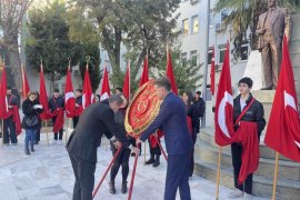 Karşıyaka'da duygu yüklü Öğretmenler Günü kutlaması