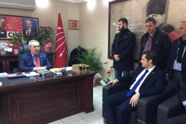 CHP İl Başkanı Yücel önce imzayı attı sonra yeni yönetimi ziyaret etti