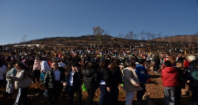 Karşıyaka’ya nefes olacak 4 bin fidan toprakla buluşturuldu