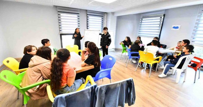 İzmir Çocuk Meclisi toplantılara başladı