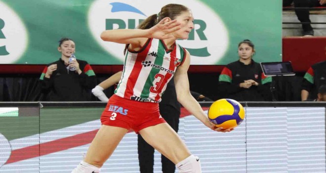 Karşıyaka filede Vakıfbank karşısında