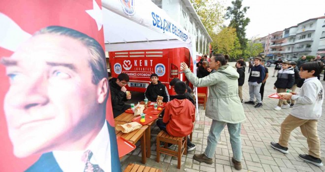 Efes Selçuk’ta Öğrenci Otobüsü büyük ilgi gördü