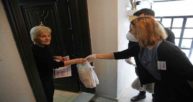 Karşıyaka Belediyesi çınarları yalnız bırakmıyor