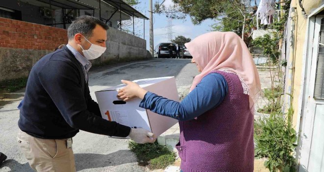 Gaziemir’de bin 200 aileye gıda yardımı