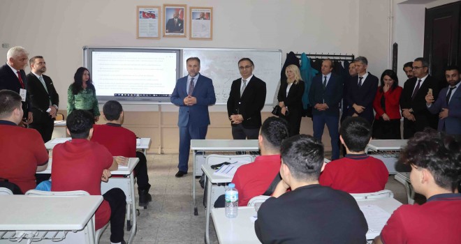 Milli Eğitim Bakan Yardımcısı Doç. Dr. Şamlıoğlu, İzmir'de bir dizi ziyarette bulundu
