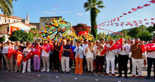 Çeşme Festivali, ''90’larda Çeşme'' teması ile başladı!