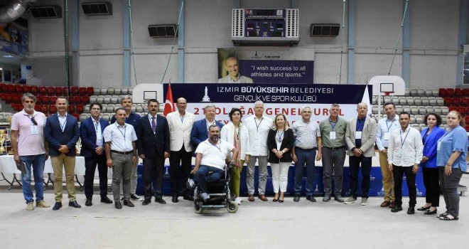 İzmir Büyükşehir Belediyesi Gençlik ve Spor Kulübü'nde bayrak değişimi