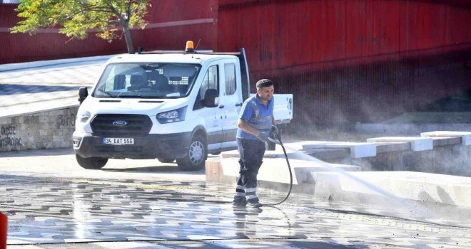 İzmir sokaklarında temizlik seferberliği