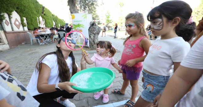 Sokak Senin coşkusu Karşıyaka’yı sardı