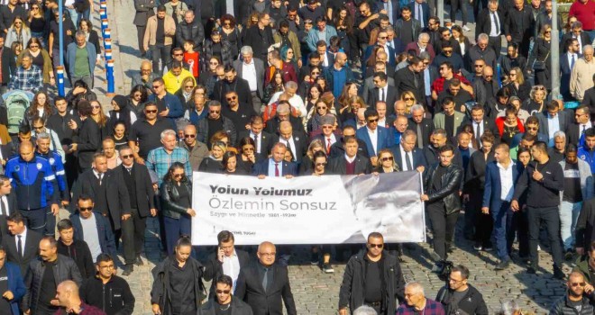 İzmir ''Ata'ya Saygı Yürüyüşü''nde buluştu