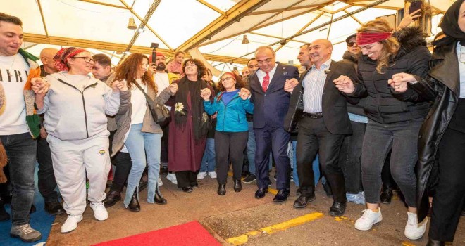 Başkan Soyer Karşıyaka Karadeniz Şenliği Hamsi Şöleni’ne katıldı