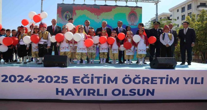 İzmir’de 2024-2025 Eğitim Öğretim Yılı coşkuyla başladı