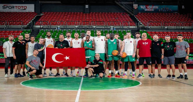 Karşıyaka, Manisa Basket ile oynuyor