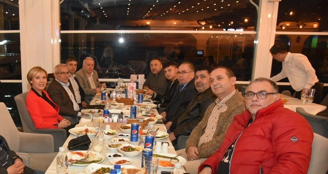 MHP'den Karşıyakalı gazetecilere iftar...