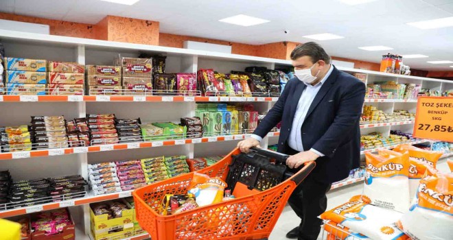 Ürkmez’in Halk Marketi açıldı