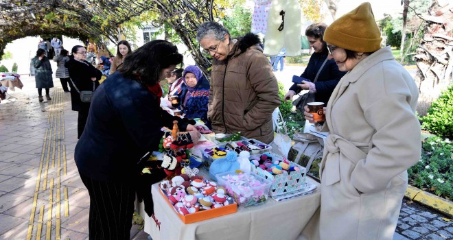 Bornova’da yılbaşı ruhu el emeği ürünlerle canlanıyor