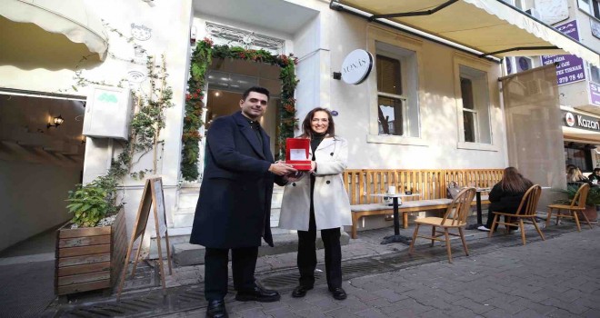 Karşıyaka'da tarihi restorasyon projelerine teşekkür plaketi