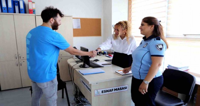 Bayraklı Belediyesi'nde esnaf masası kuruldu