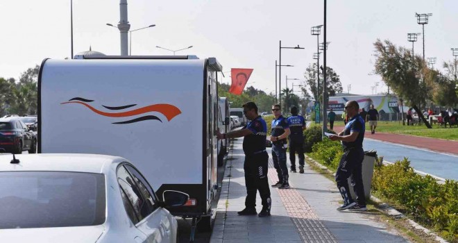 Karşıyaka ve İnciraltı'nda 433 karavan tahliye edildi