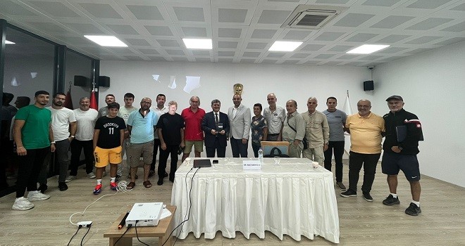 Karşıyakalı amatör futbol kulüplerine kural semineri