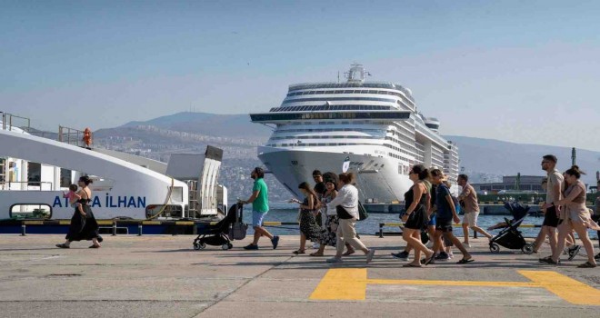 Kruvaziyer gemileriyle gelen turistler Karşıyaka'ya gelecek