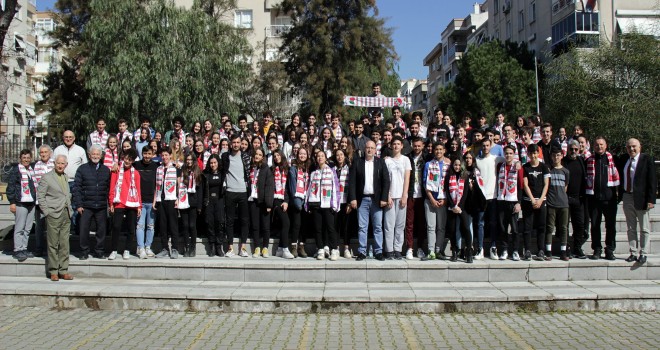 Karşıyakalı futbolcular, Karşıyaka Lisesi öğrencileriyle bir araya geldi