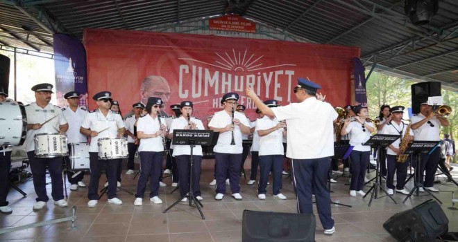 Cumhuriyet coşkusu Kemalpaşa'da başladı