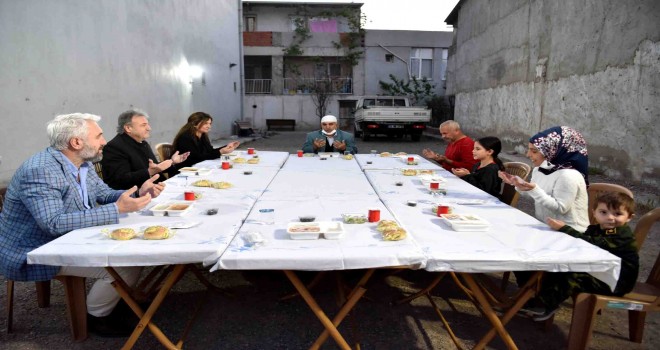 İduğ, Kızılay Başkanı ile birlikte  iftar sofrasına konuk oldu