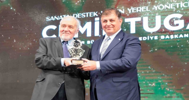 Başkan Tugay'a Sanata Destek ödülü