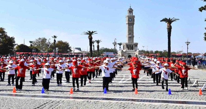 İzmir’de Cumhuriyet Bayramı törenleri başladı