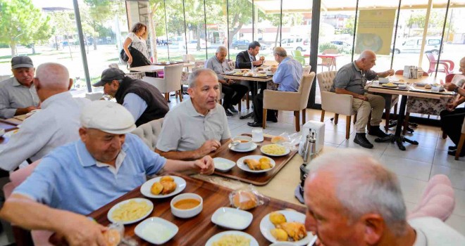 Bayraklı'da ''Askıda Yemek'' uygulaması başladı