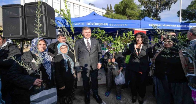 Başkan Tugay, Kınık’ta üreticilere fidan dağıttı