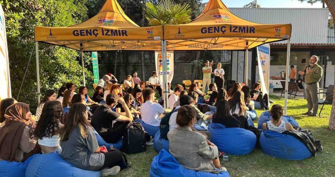 İzmir'de gençlerin deneyim yolculuğu başladı