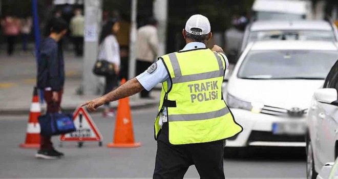 İzmir'de geçen hafta 25 bin 592 trafik cezası kesildi