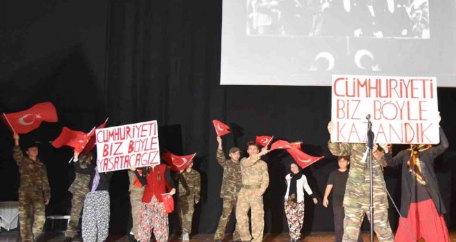 Atakent Anadolu Lisesi öğrencilerinden duygu dolu gösteri