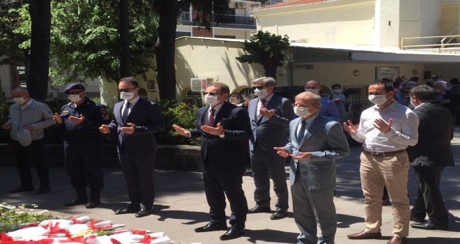 Kaymakam Çalışır ve Vefa Grubu'ndan Zübeyde Anne'ye ziyaret