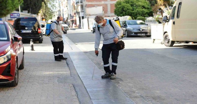 Karşıyaka'da haşere ile mücadele sürüyor