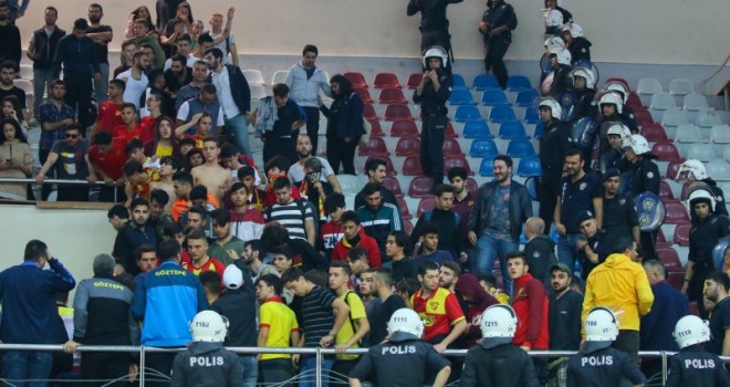 Göztepe-Karşıyaka maçında yaşananlardan dolayı 21 kişiye işlem