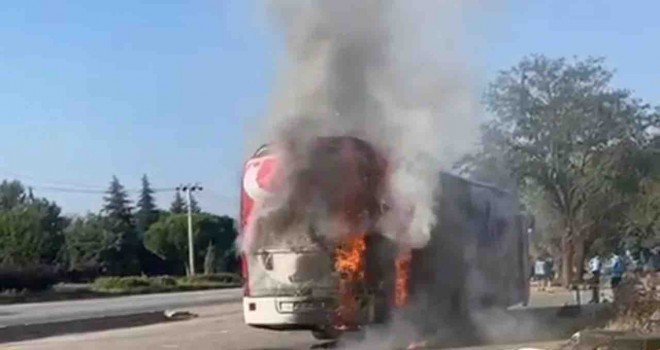 Karşıyaka'nın rakibi Elazığ FK'nın takım otobüsü yandı