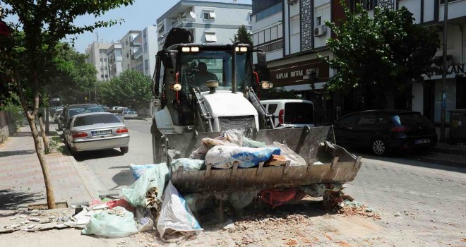 Karşıyaka'da 3 ayda 90 bin ton çöp, 10 bin ton moloz toplandı