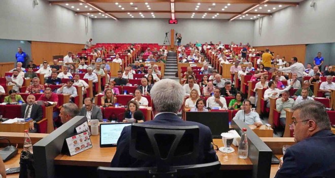 İzmir Büyükşehir Belediye Meclisi'nden Başkan Tugay'a yetki