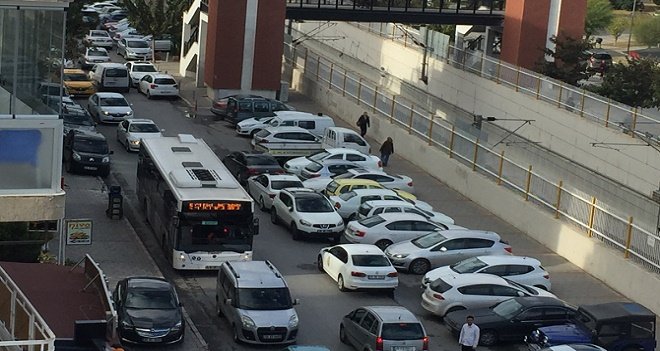 Bu trafik keşmekeşliğinin sorumlusu kim?