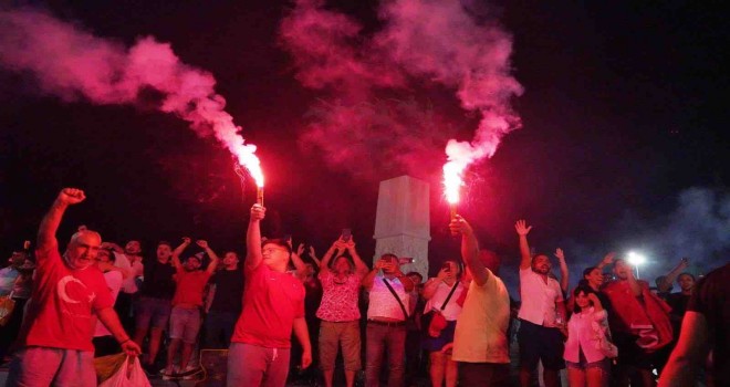 A Millilerin zaferi İzmir'de şarkılar ve danslarla kutlandı