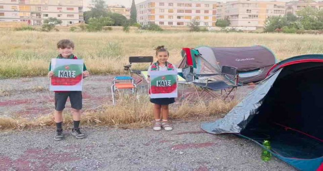 Karşıyaka Stadı arazisine protesto için çadır kurdu...