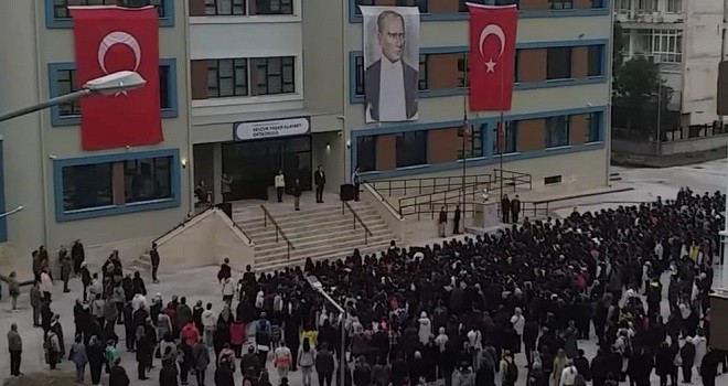 Selçuk Yaşar Alaybey Ortaokulu yeni binasıyla açıldı...