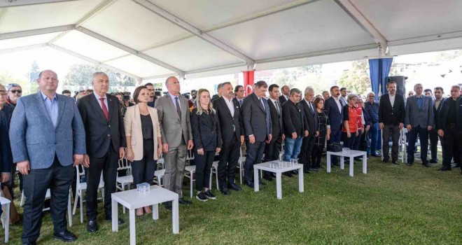 İzmir depreminin 4.yıl dönümünde hayatını kaybedenler anıldı