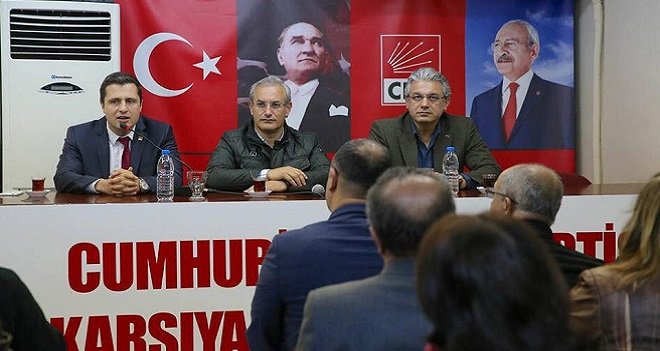 CHP İzmir İl Başkan adayı Yücel, Karşıyaka’da ilgi ile karşılandı