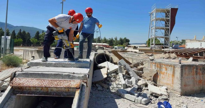 Bayraklı olası afetlere karşı önlemini alıyor